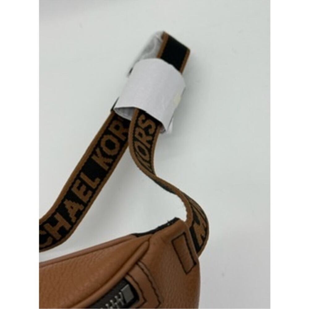 MICHAEL KORS Cooper Small Leather Sling Pack - Picture 6 of 8